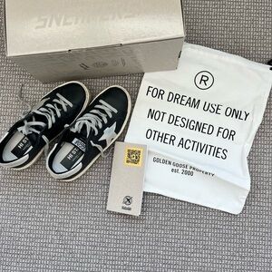 Golden Goose Black Star Sneakers
EXCELLENT CONDITION